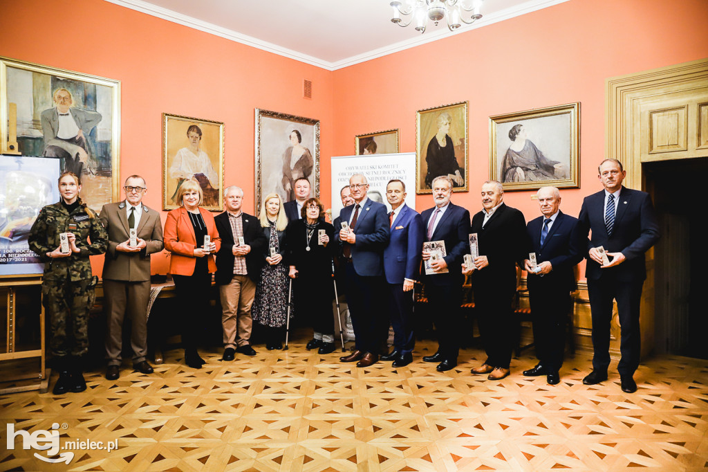 Komitet Stulecia z podsumowaniami i podziękowaniami