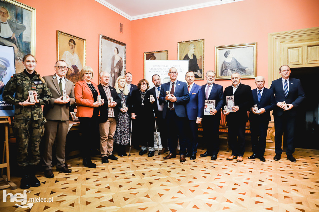 Komitet Stulecia z podsumowaniami i podziękowaniami
