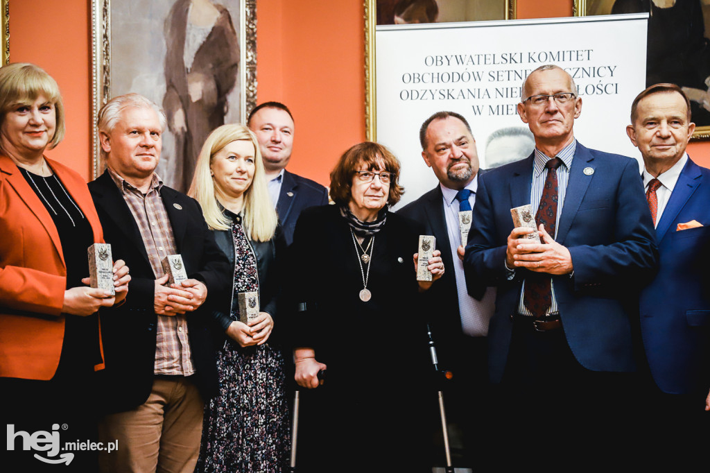 Komitet Stulecia z podsumowaniami i podziękowaniami