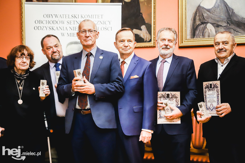 Komitet Stulecia z podsumowaniami i podziękowaniami