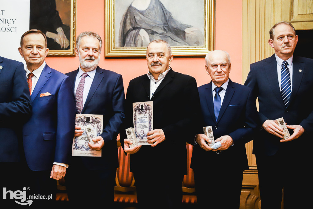 Komitet Stulecia z podsumowaniami i podziękowaniami