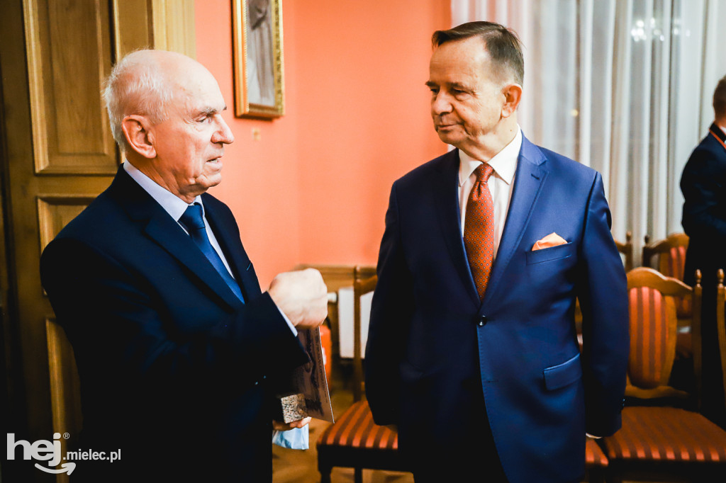 Komitet Stulecia z podsumowaniami i podziękowaniami
