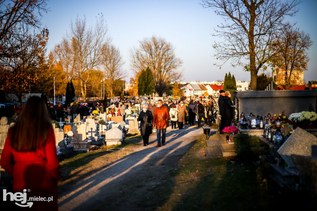 Wszystkich Świętych 2021 na Cmentarzu Parafialnym