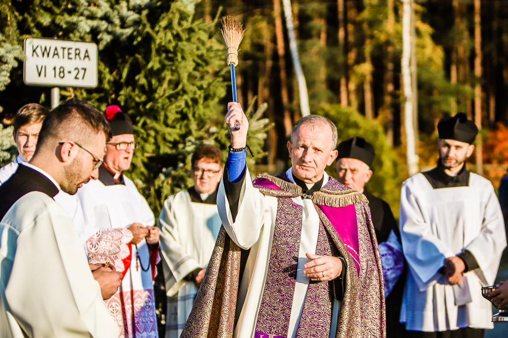 Tłoczno we Wszystkich Świętych na Cmentarzu Komunalnym