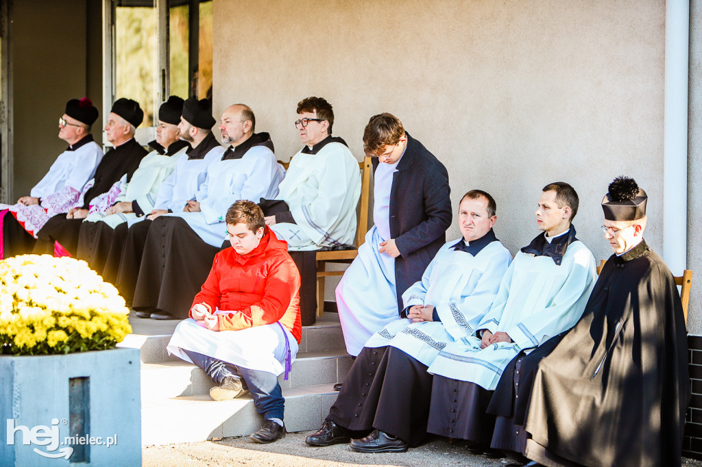Tłoczno we Wszystkich Świętych na Cmentarzu Komunalnym