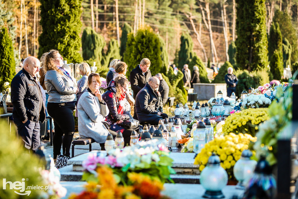 Tłoczno we Wszystkich Świętych na Cmentarzu Komunalnym