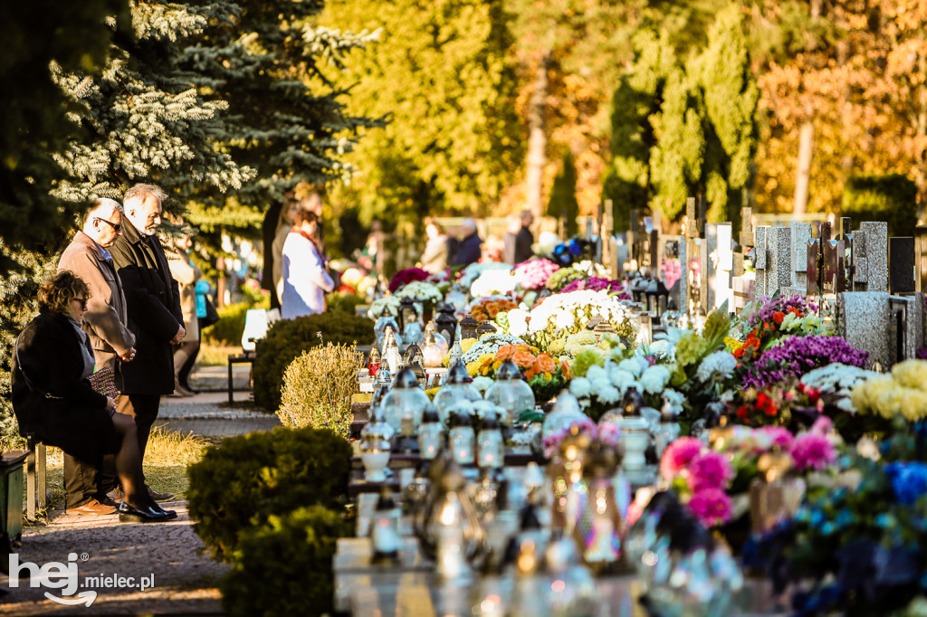 Tłoczno we Wszystkich Świętych na Cmentarzu Komunalnym