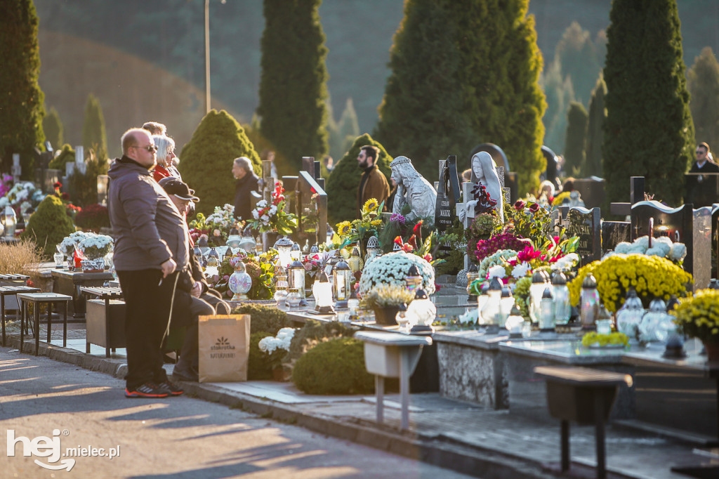 Tłoczno we Wszystkich Świętych na Cmentarzu Komunalnym