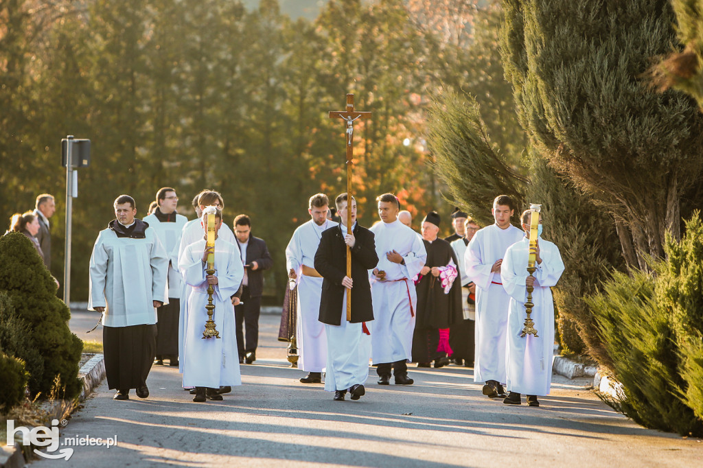 Tłoczno we Wszystkich Świętych na Cmentarzu Komunalnym