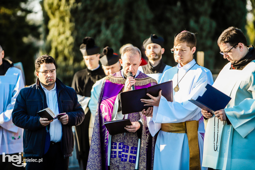 Tłoczno we Wszystkich Świętych na Cmentarzu Komunalnym