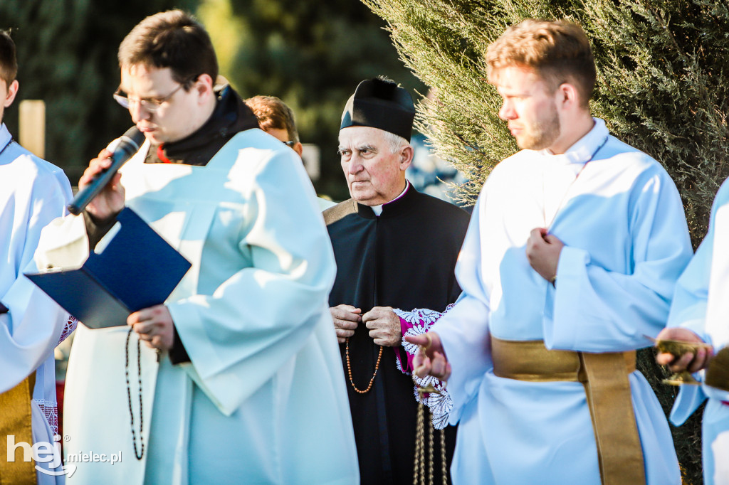 Tłoczno we Wszystkich Świętych na Cmentarzu Komunalnym