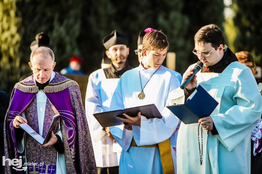 Tłoczno we Wszystkich Świętych na Cmentarzu Komunalnym