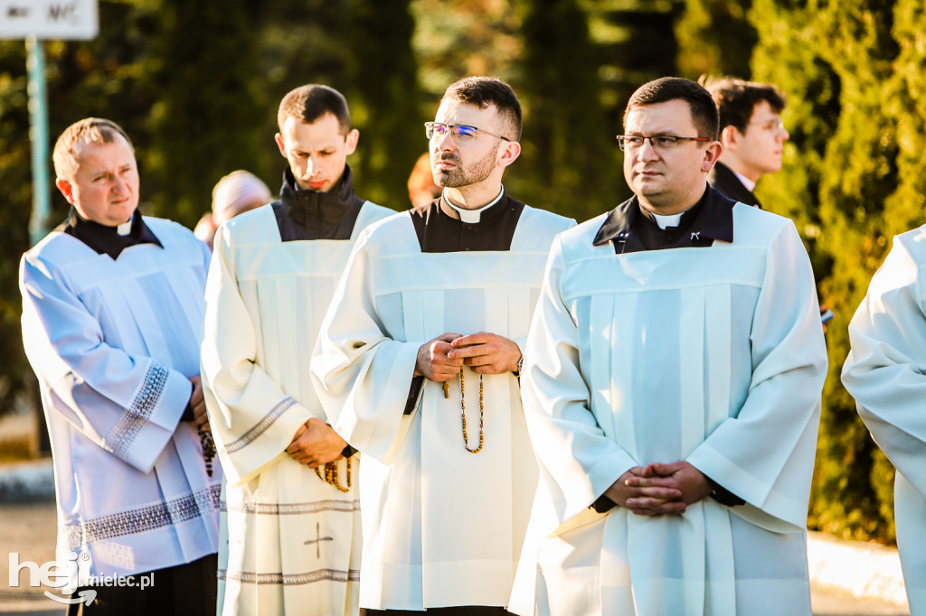 Tłoczno we Wszystkich Świętych na Cmentarzu Komunalnym