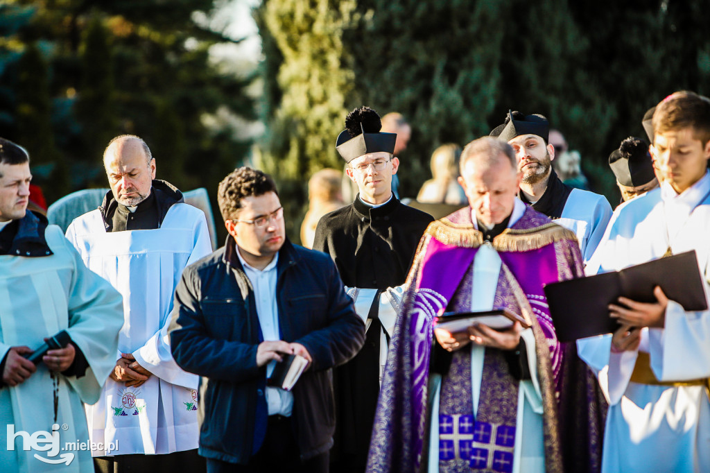 Tłoczno we Wszystkich Świętych na Cmentarzu Komunalnym