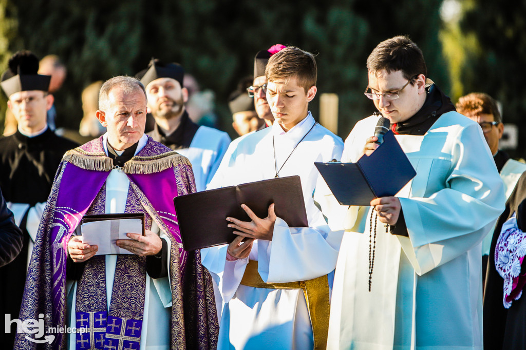 Tłoczno we Wszystkich Świętych na Cmentarzu Komunalnym