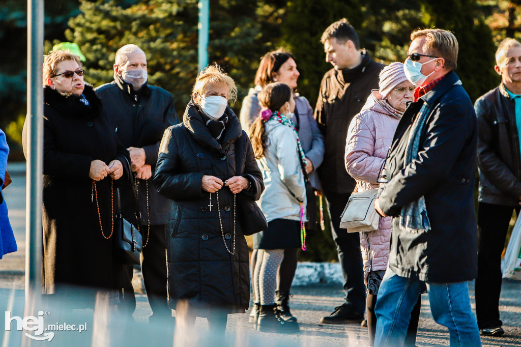 Tłoczno we Wszystkich Świętych na Cmentarzu Komunalnym