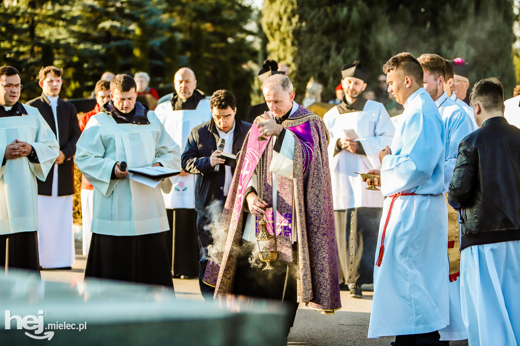 Tłoczno we Wszystkich Świętych na Cmentarzu Komunalnym