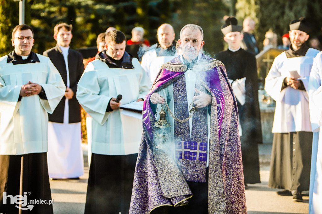 Tłoczno we Wszystkich Świętych na Cmentarzu Komunalnym