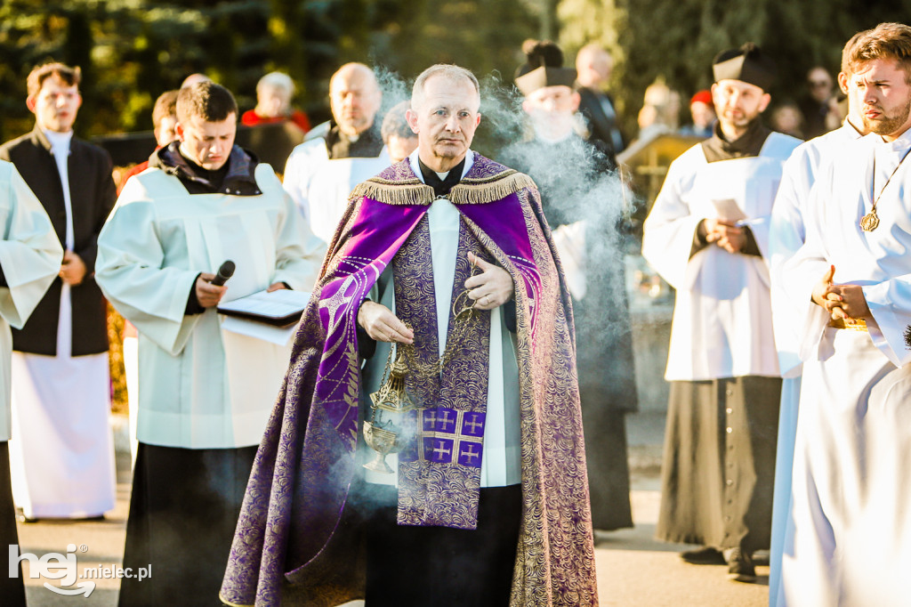 Tłoczno we Wszystkich Świętych na Cmentarzu Komunalnym