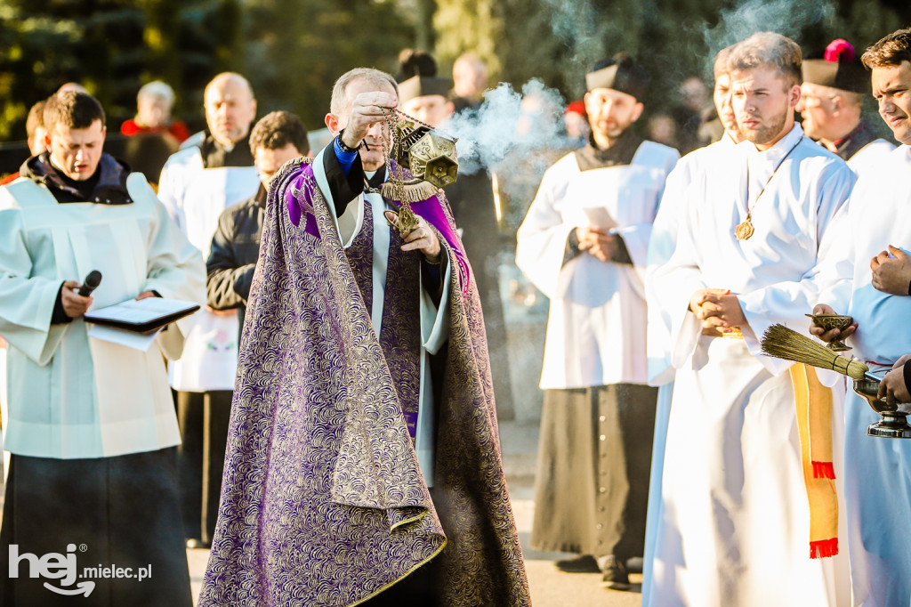 Tłoczno we Wszystkich Świętych na Cmentarzu Komunalnym