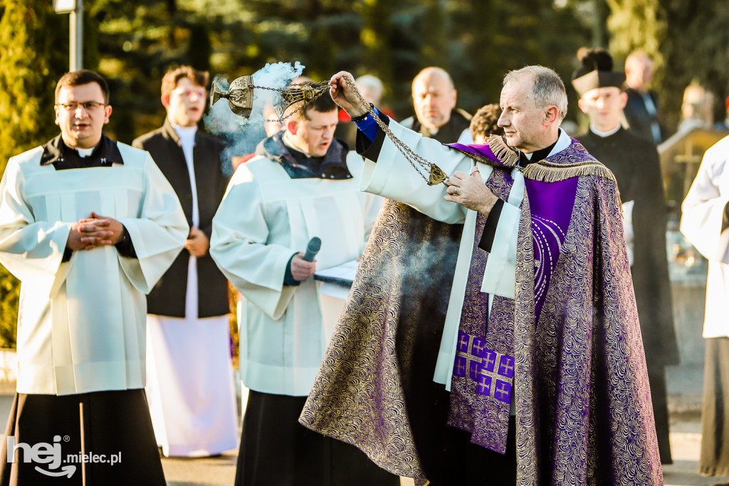 Tłoczno we Wszystkich Świętych na Cmentarzu Komunalnym