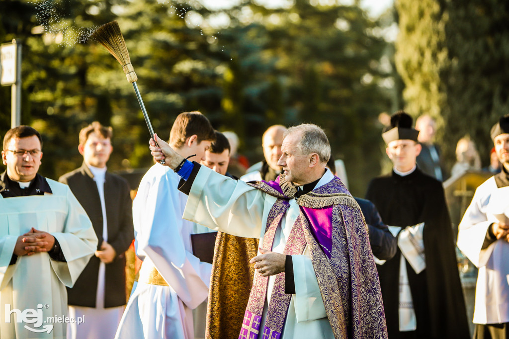 Tłoczno we Wszystkich Świętych na Cmentarzu Komunalnym