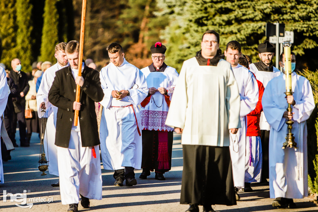 Tłoczno we Wszystkich Świętych na Cmentarzu Komunalnym