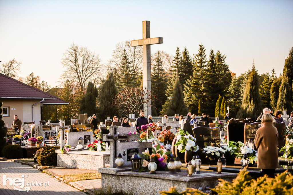 Tłoczno we Wszystkich Świętych na Cmentarzu Komunalnym
