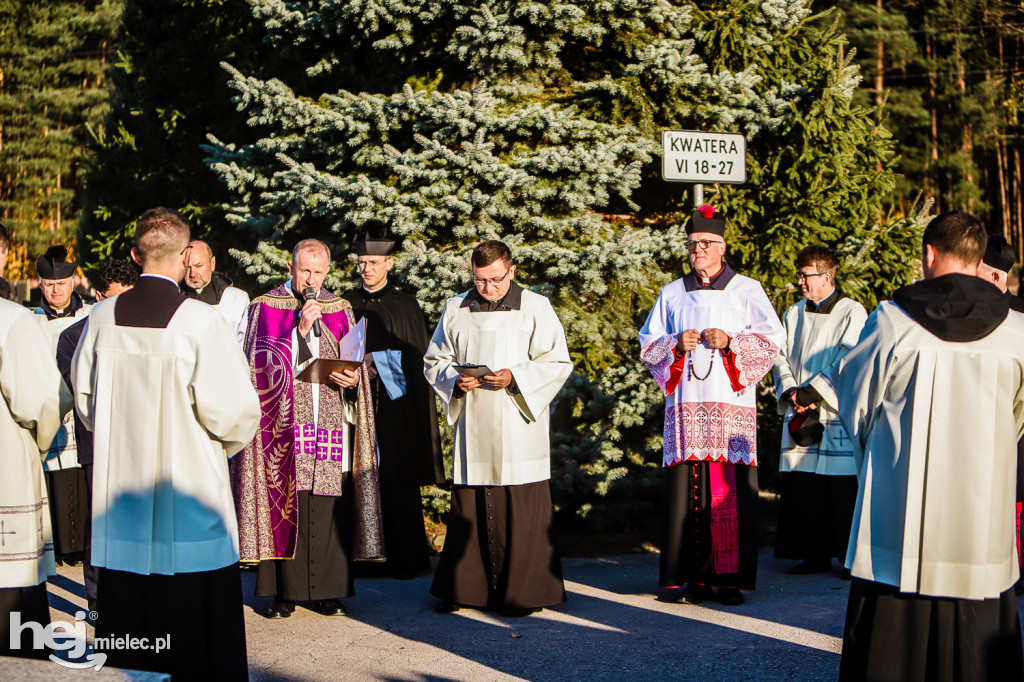 Tłoczno we Wszystkich Świętych na Cmentarzu Komunalnym