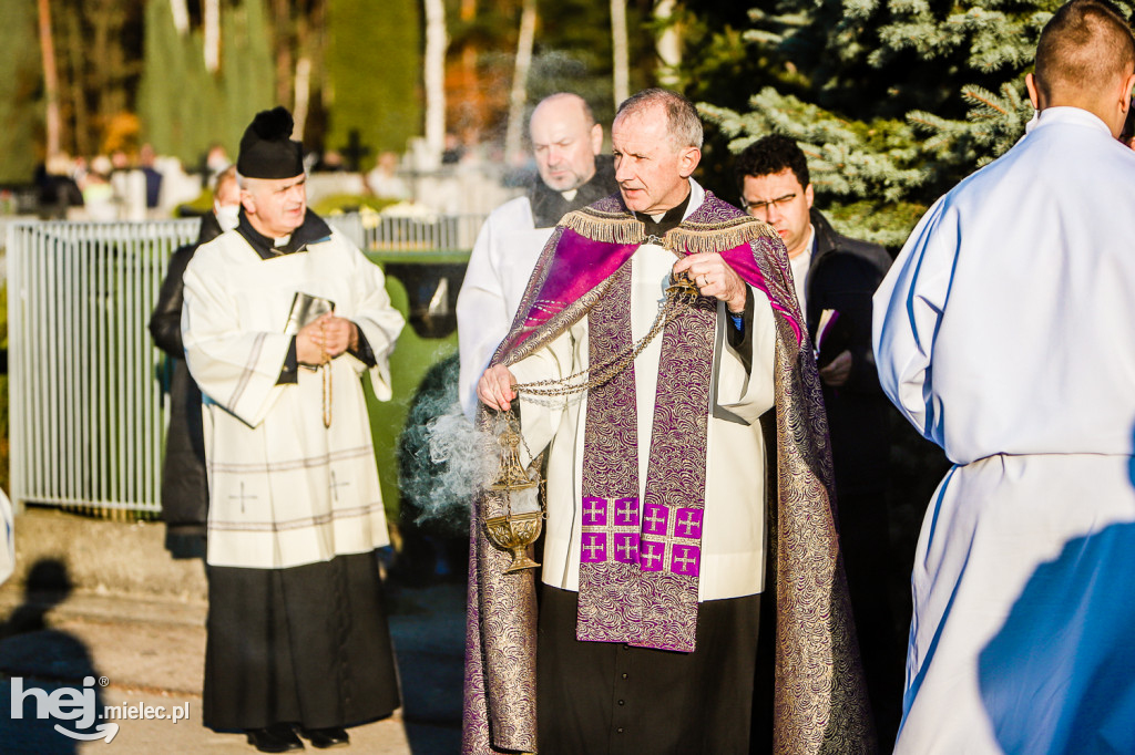Tłoczno we Wszystkich Świętych na Cmentarzu Komunalnym