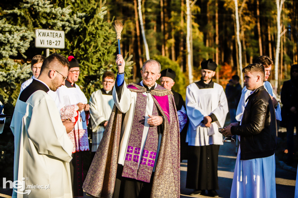 Tłoczno we Wszystkich Świętych na Cmentarzu Komunalnym