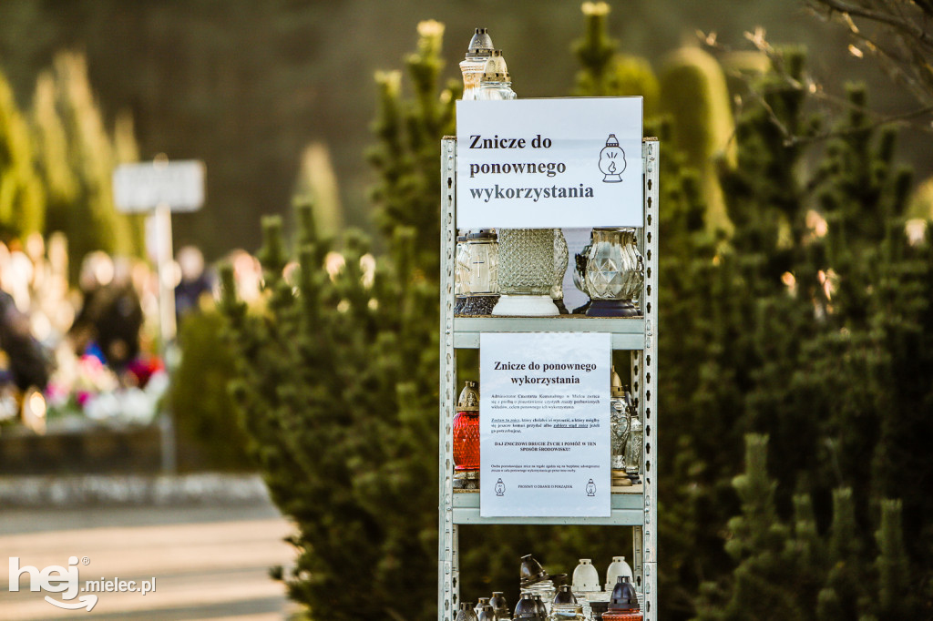 Tłoczno we Wszystkich Świętych na Cmentarzu Komunalnym