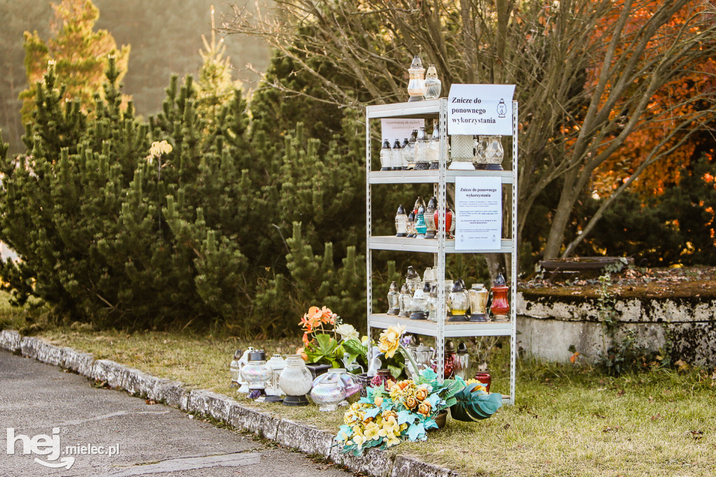 Tłoczno we Wszystkich Świętych na Cmentarzu Komunalnym