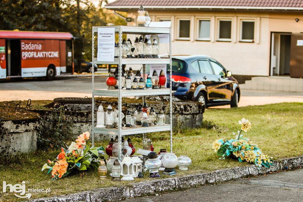 Tłoczno we Wszystkich Świętych na Cmentarzu Komunalnym