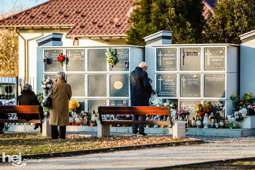 Tłoczno we Wszystkich Świętych na Cmentarzu Komunalnym