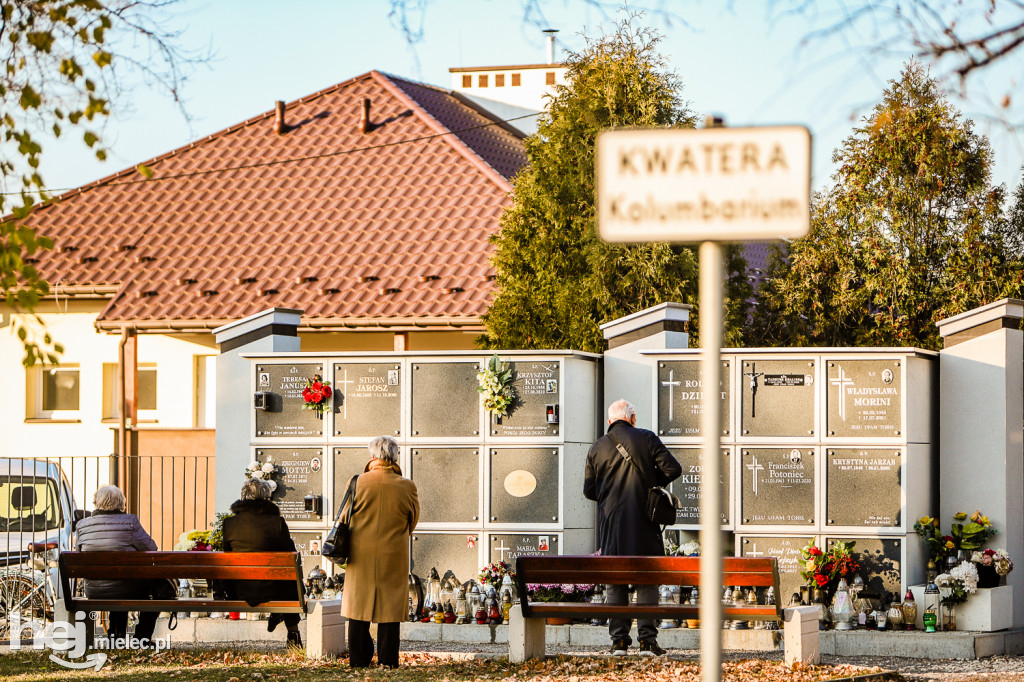 Tłoczno we Wszystkich Świętych na Cmentarzu Komunalnym