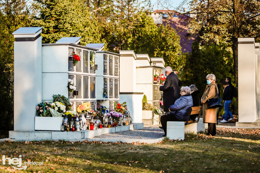 Tłoczno we Wszystkich Świętych na Cmentarzu Komunalnym