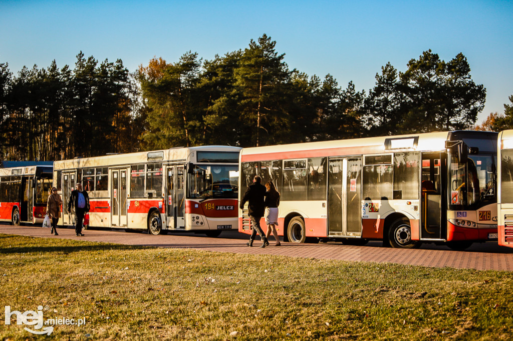 Tłoczno we Wszystkich Świętych na Cmentarzu Komunalnym