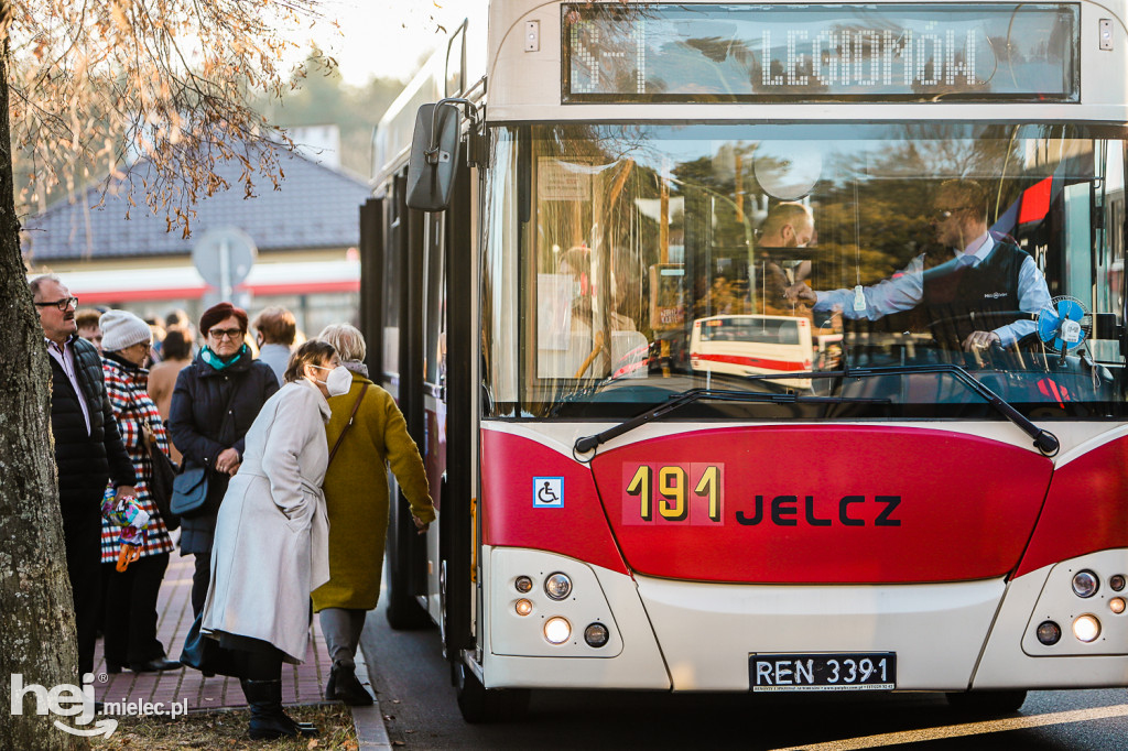 Tłoczno we Wszystkich Świętych na Cmentarzu Komunalnym