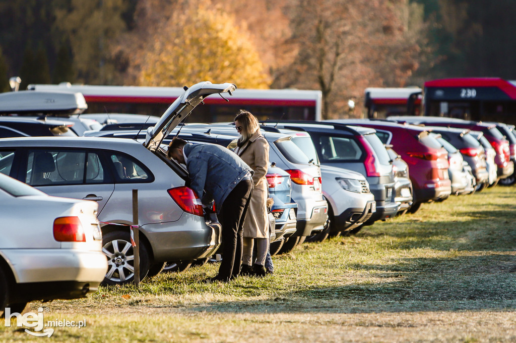 Tłoczno we Wszystkich Świętych na Cmentarzu Komunalnym