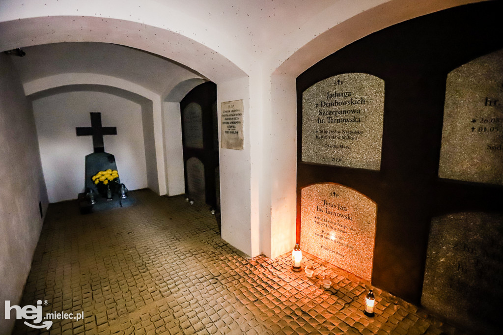 Krypta rodziny Tarnowskich w Chorzelowie