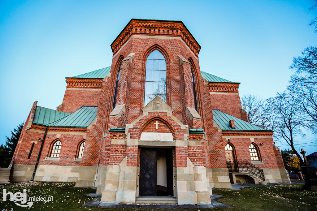 Krypta rodziny Tarnowskich w Chorzelowie