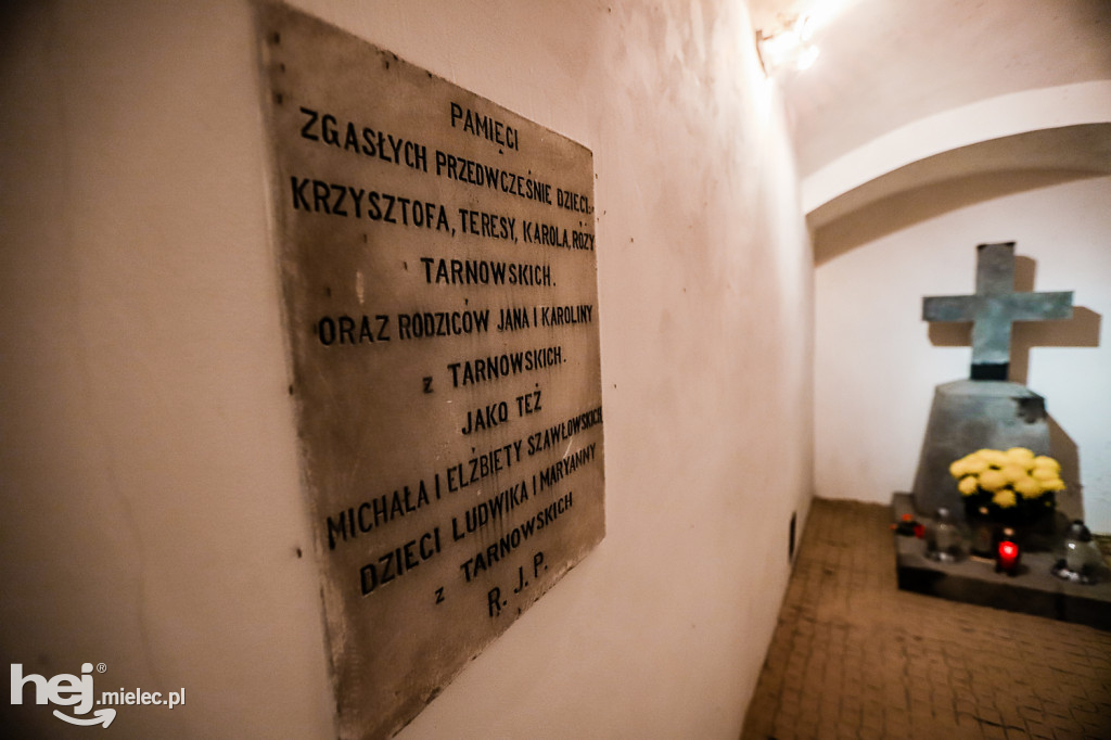 Krypta rodziny Tarnowskich w Chorzelowie
