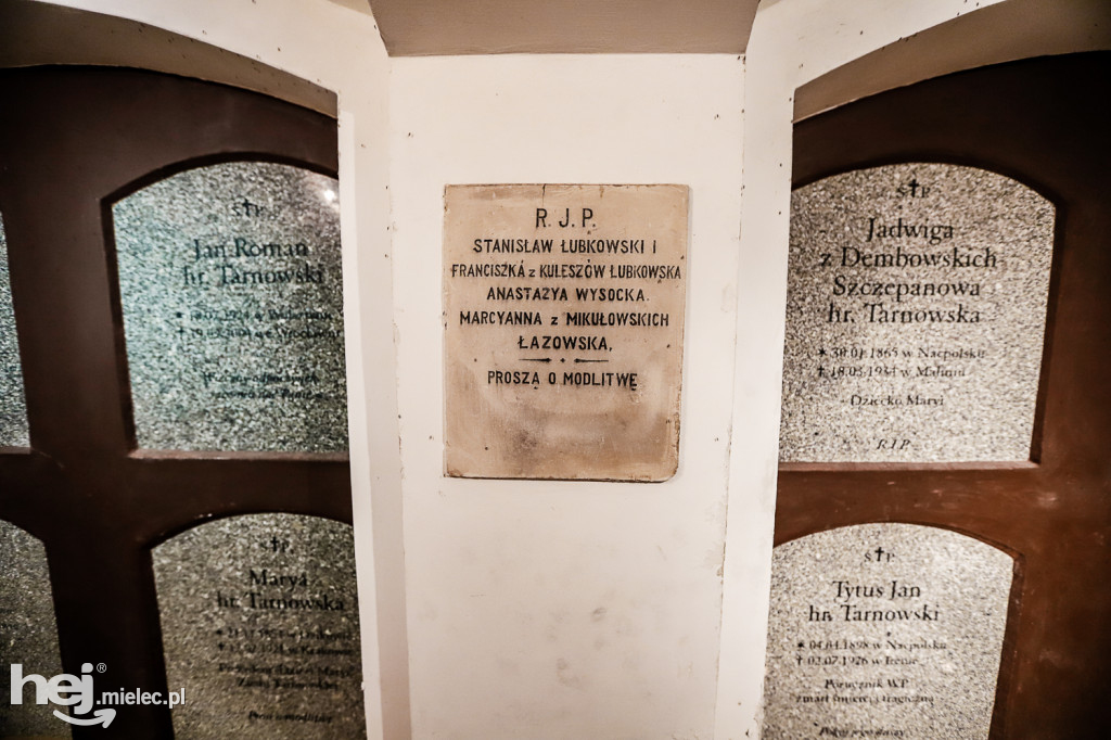 Krypta rodziny Tarnowskich w Chorzelowie