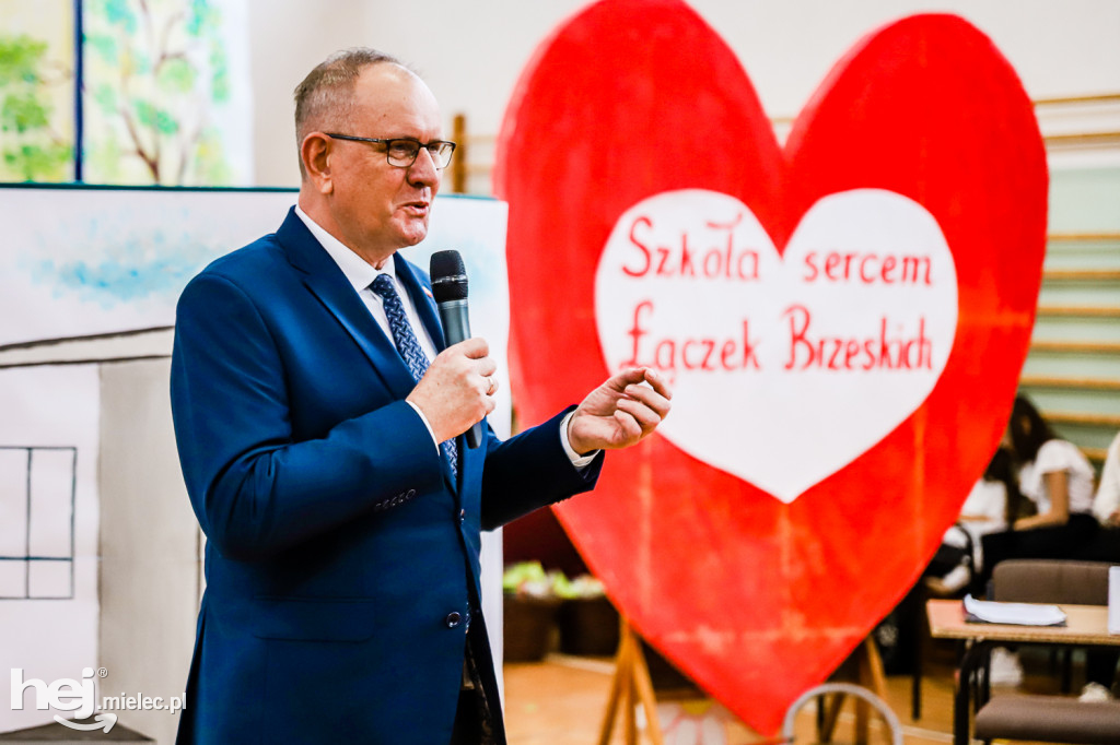 Zakończenie rozbudowy szkoły w Łączkach Brzeskich