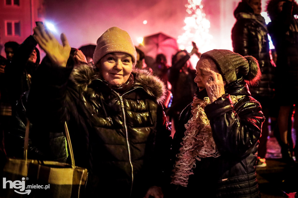 Mielczanie na Placu AK przywitali 2022 rok