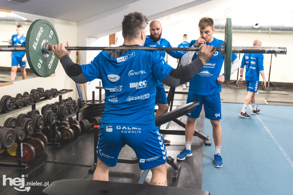 Handball Stal wróciła do treningów i sparingów