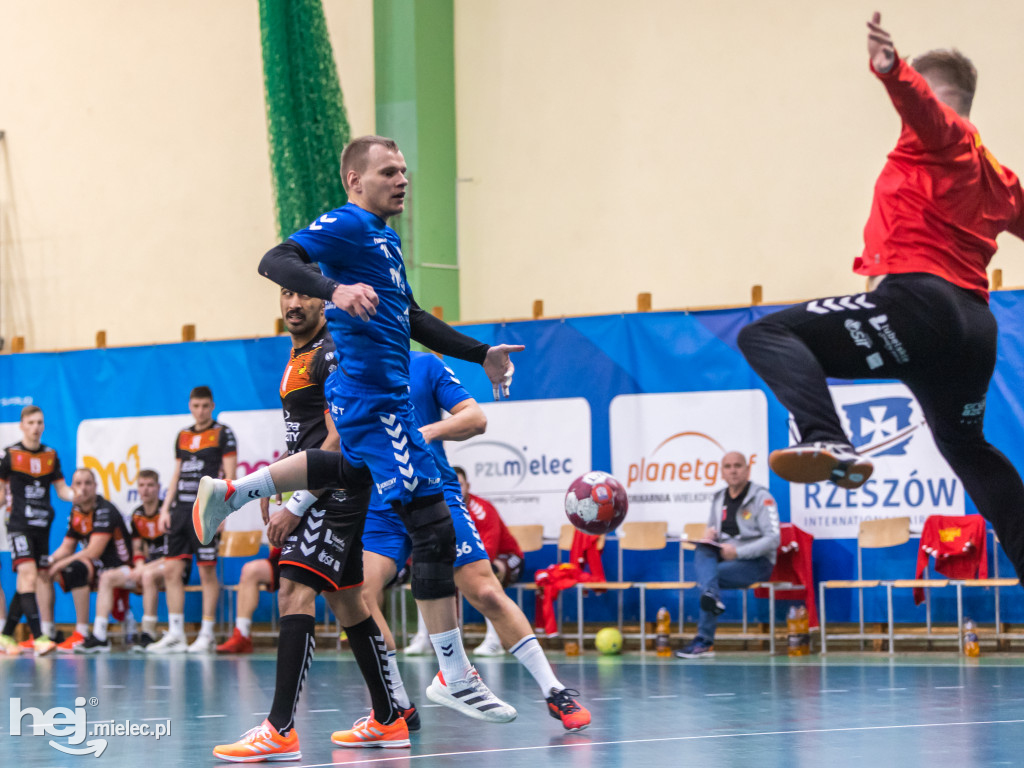 Handball Stal wróciła do treningów i sparingów