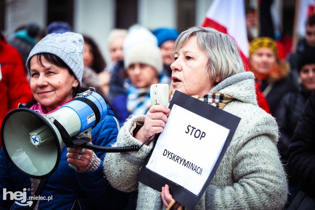 Pikieta przed szpitalem ws. przymusu szczepień