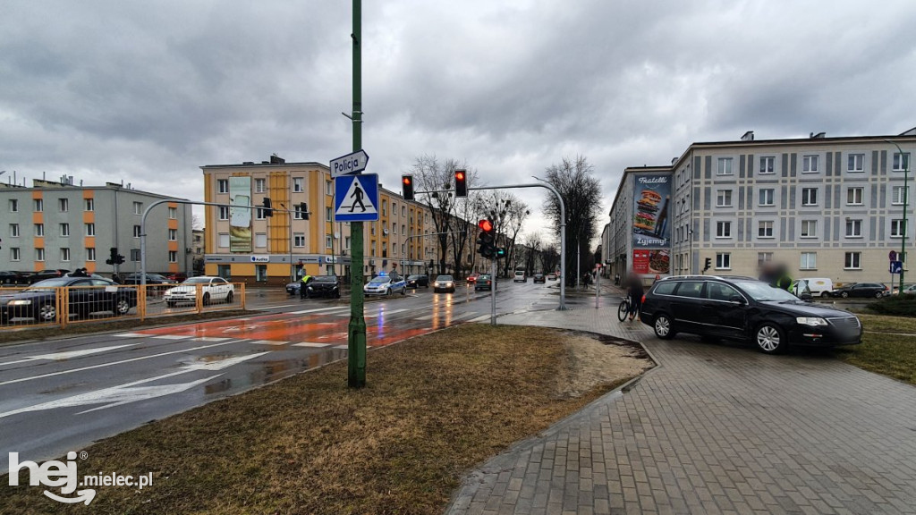 Zderzenie mercedesa z volkswagenem w centrum